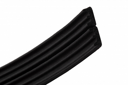 Дверной уплотнитель E 9 x 4 (150M), black